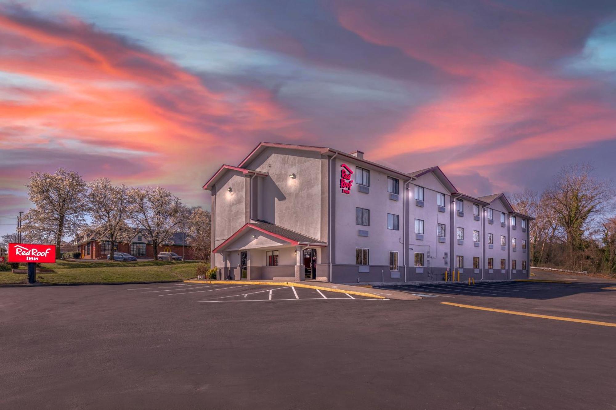 Red Roof Inn Suffolk Exterior photo